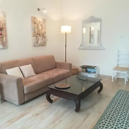 Candida's House ألغيرو